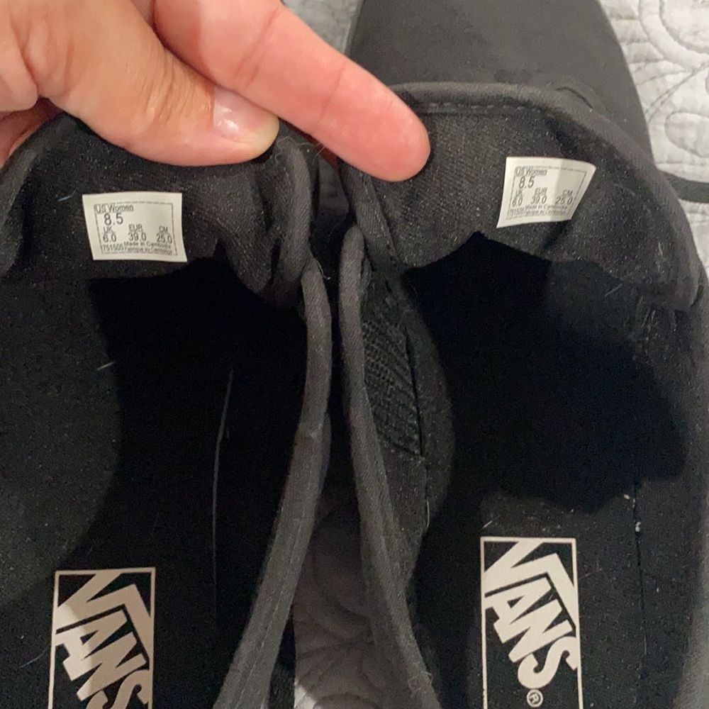 Like New 8.5 Vans. Wore Only Once! - image 5